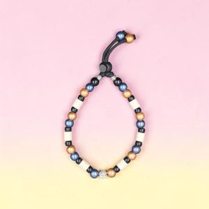 Collier élégant pour chien Ilun Beltza en perles céramiques EM, création artisanale PEPS4PETS®, avec perles noires, bleu métallisé, cuivre et blanches, pendentif empreinte, monté sur une paracorde de 4 mm et fabriqué à la main à Bayonne.