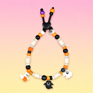 Collier Halloween pour chien Mamua en perles céramiques EM, création artisanale PEPS4PETS®, avec perles noires, orange et blanches, breloques fantômes, perles phosphorescentes autour des perles céramiques EM, monté sur une paracorde de 4 mm et fabriqué à la main à Bayonne.