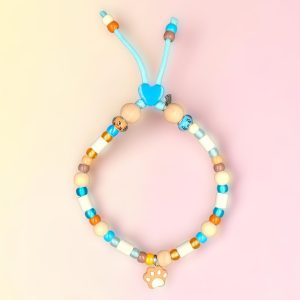 Collier phosphorescent pour chien Txakurra en perles céramiques EM, création artisanale PEPS4PETS®, avec paracorde phosphorescente de 4 mm, perles phosphorescentes entourant les perles EM, fabriqué à la main à Bayonne.